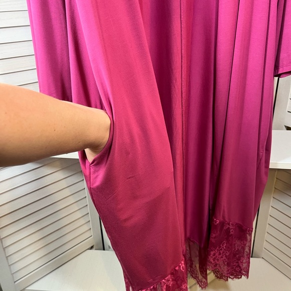 NWOT LOGO LAVISH WRAPS ROBES - Picture 4 of 12